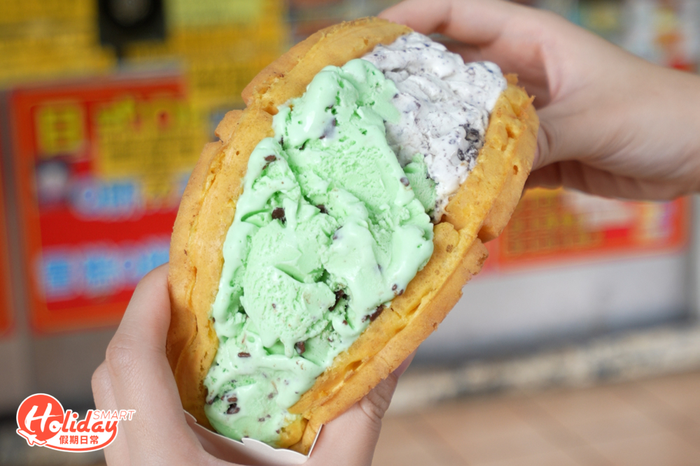 必食推介$30巨型雪糕格仔餅，有足足4球份量，大件夾抵食。