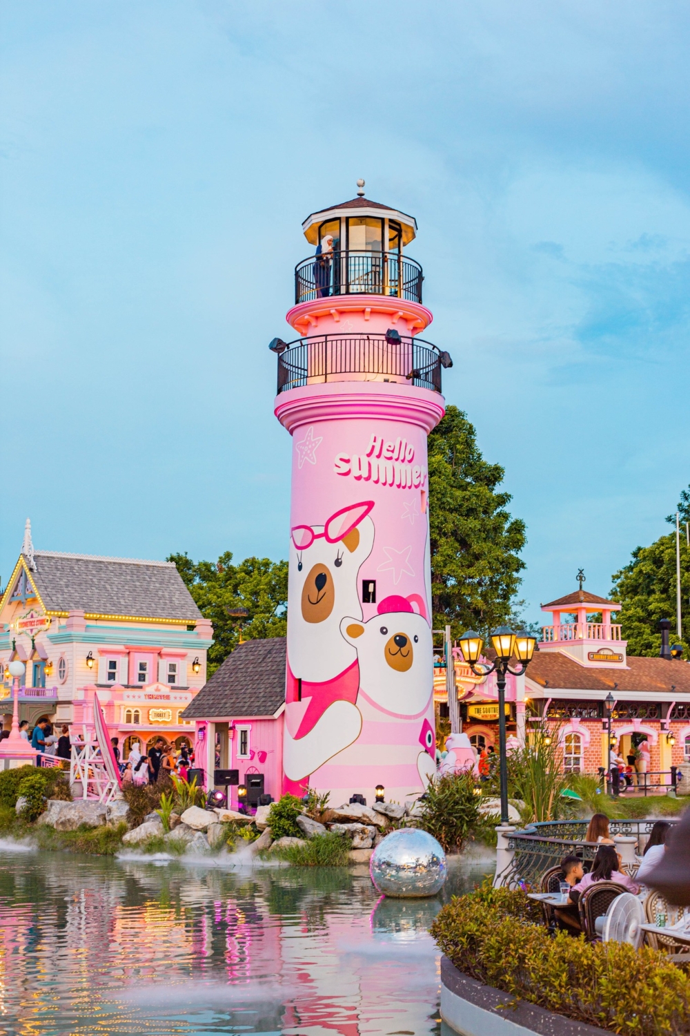 高聳肅立的燈塔樓非常搶眼！