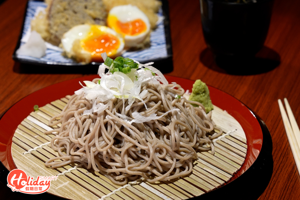 定食可配搭冷熱烏冬、蕎麥麵及白飯等。
