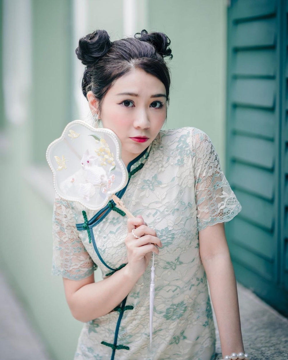 阿丞表示佢同阿晶係病友，同受抑鬱症困擾