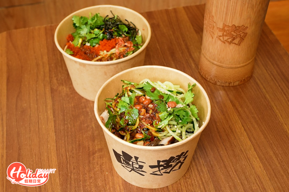 最貪心的大盛組合有齊手撕雞、豬頸肉、牛柏葉、鹿茸菇及青瓜等配菜。