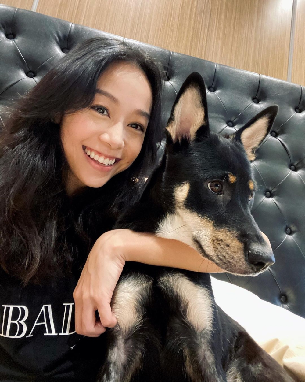 黃心穎同泥鯭都係愛狗之人