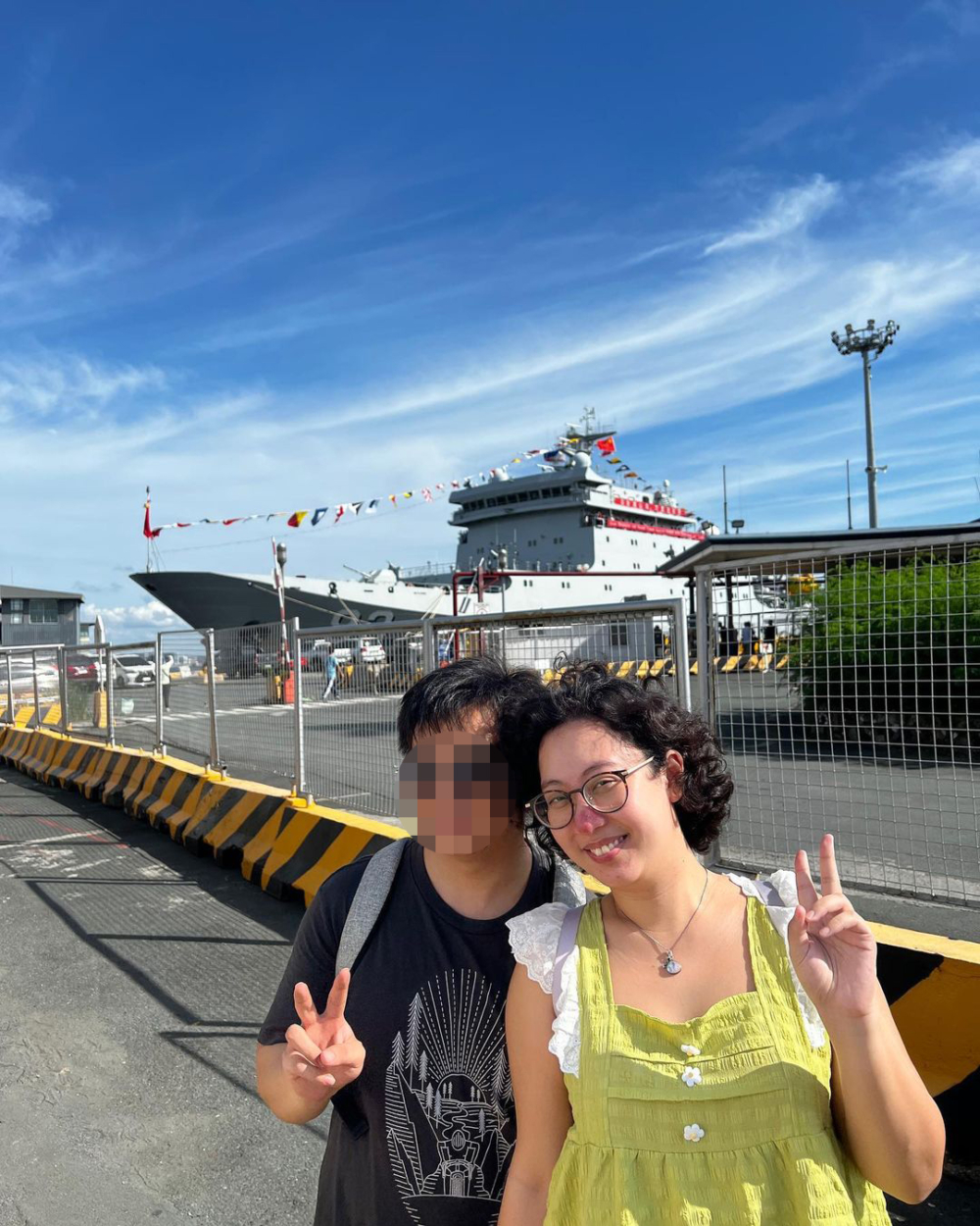 利愛安喺IG分享近照,同一名男子表現親密