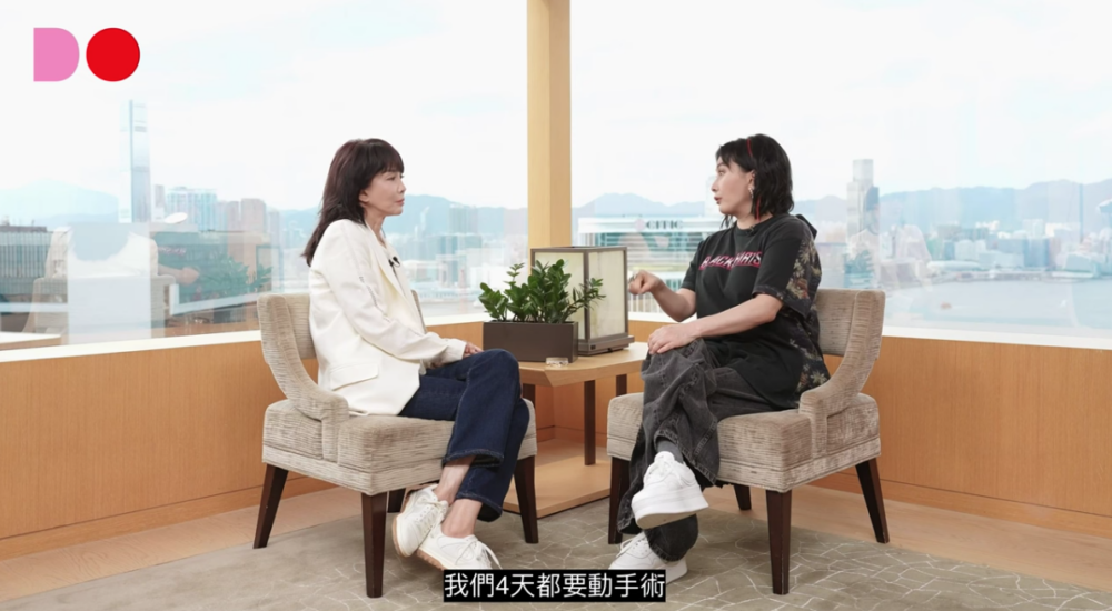 連續做咗4日手術後,陳子聰身體仍連住多部機器,更有好多黑血流出