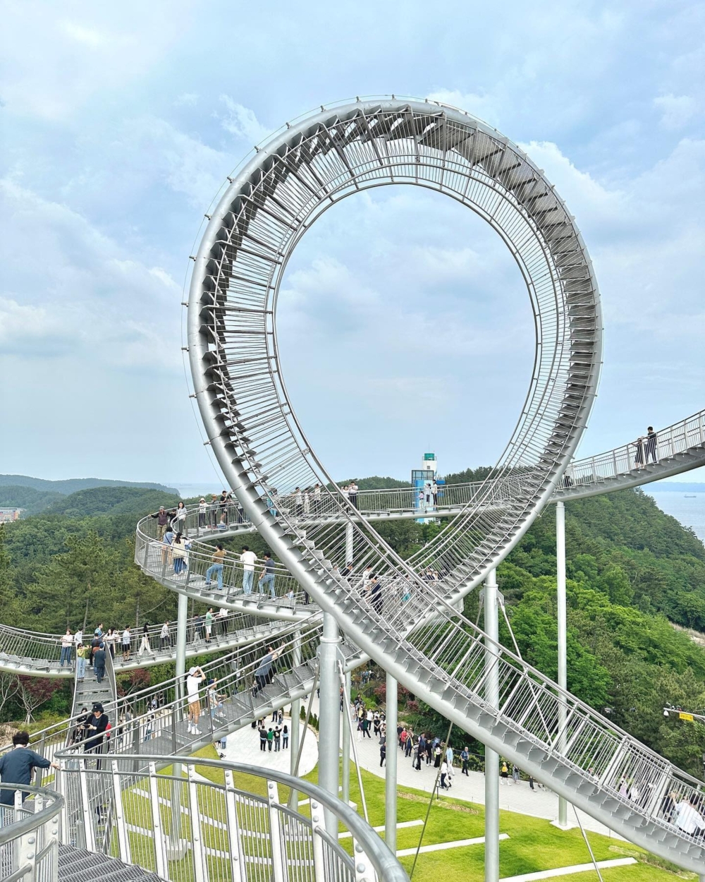 空中步道共有兩條難度不同的路線～