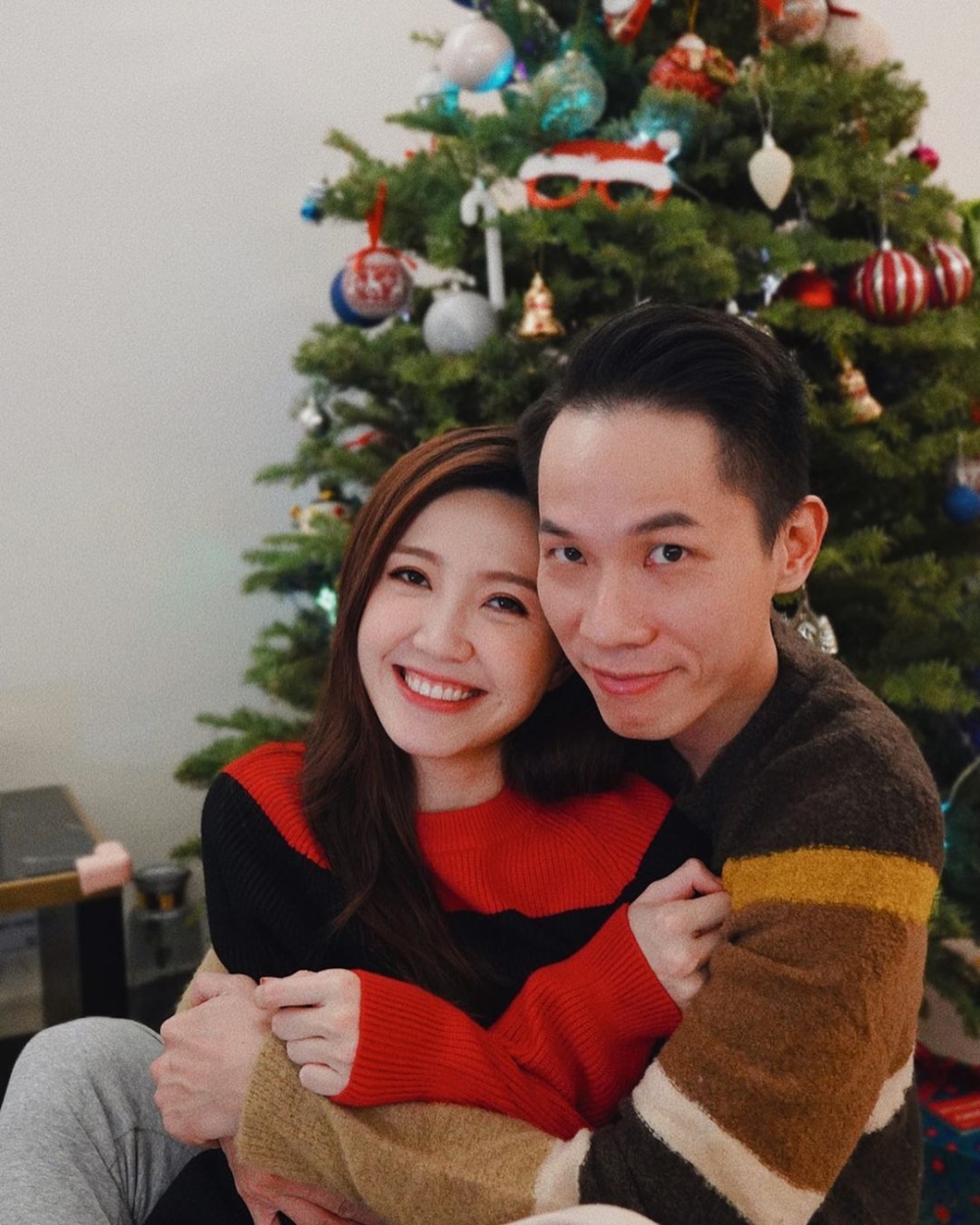 連詩雅忍唔住叫佢「睇開啲」，安慰吳若希指佢老公都無咩不良嗜好，打下機好平常。