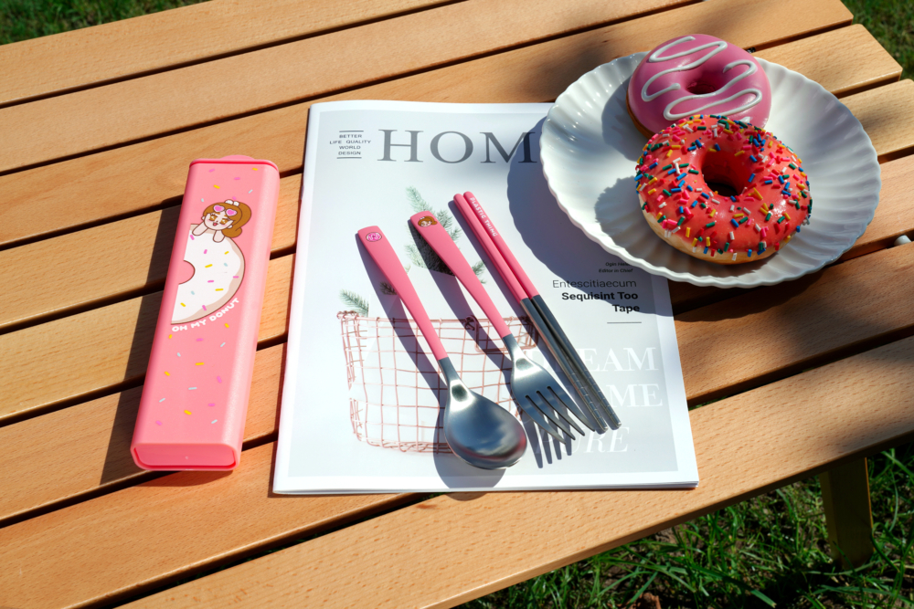 餐具套裝都有兩款唔同顏色,而且仲有齊晒筷子﹑匙羹同叉,一齊支持環保。