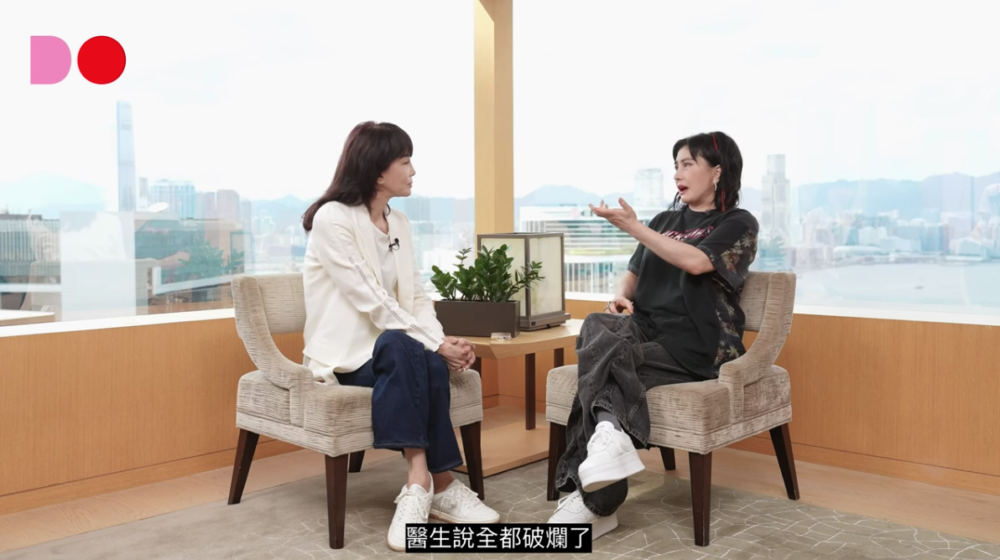 何超儀指手術十分大工程,因為一肚係血,所以要將內臟「拎晒出嚟」,何超儀指醫生形容陳子聰條大動脈:「爛晒!」