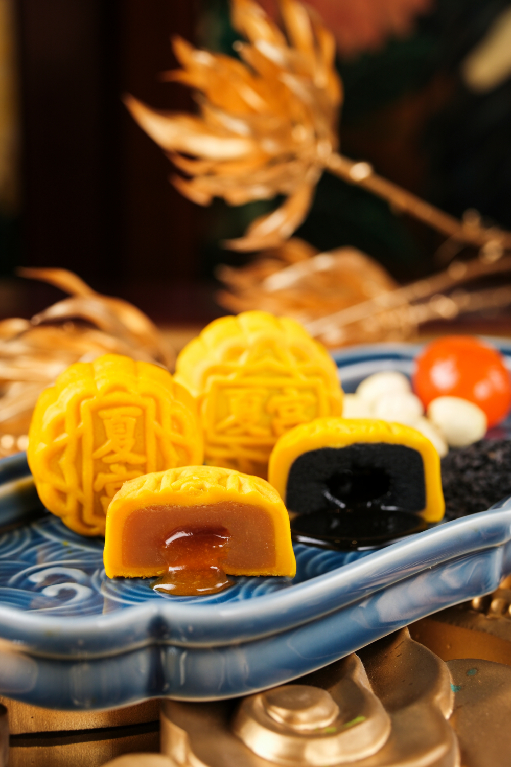 夏宮特級流心月餅二重奏：迷你黑芝麻流心月餅+迷你白蓮蓉流心月餅！