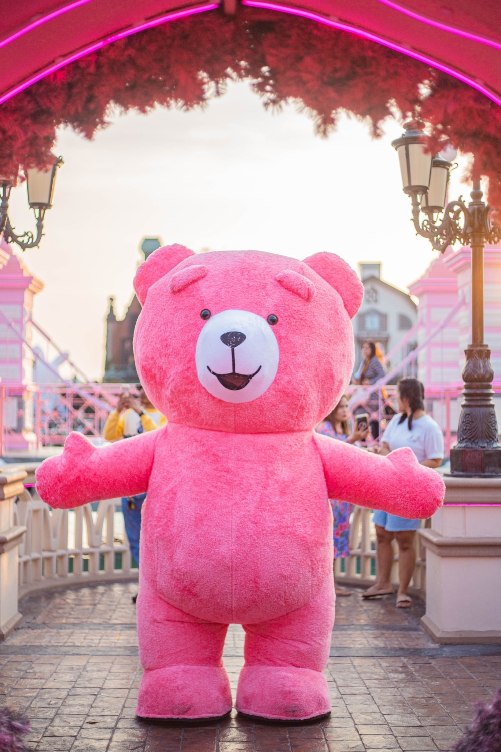 超搶眼的粉色熊仔！
