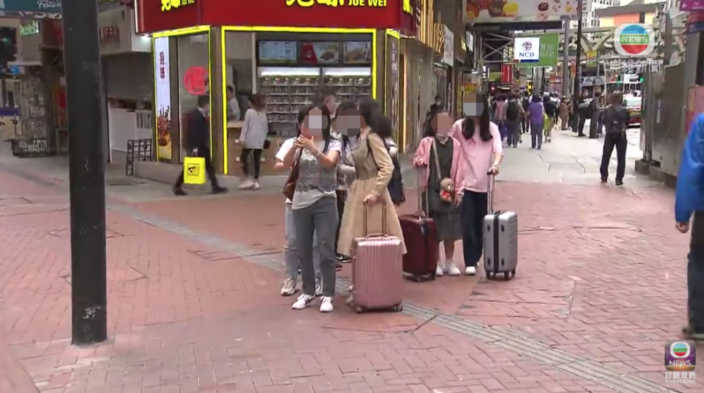 自開關後每日都有唔少內地遊客來港