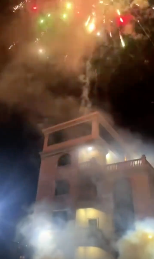 有網友晒出煙花影片，表示莊子璇奪冠後佢嘅鄉親喺內地放煙花慶祝