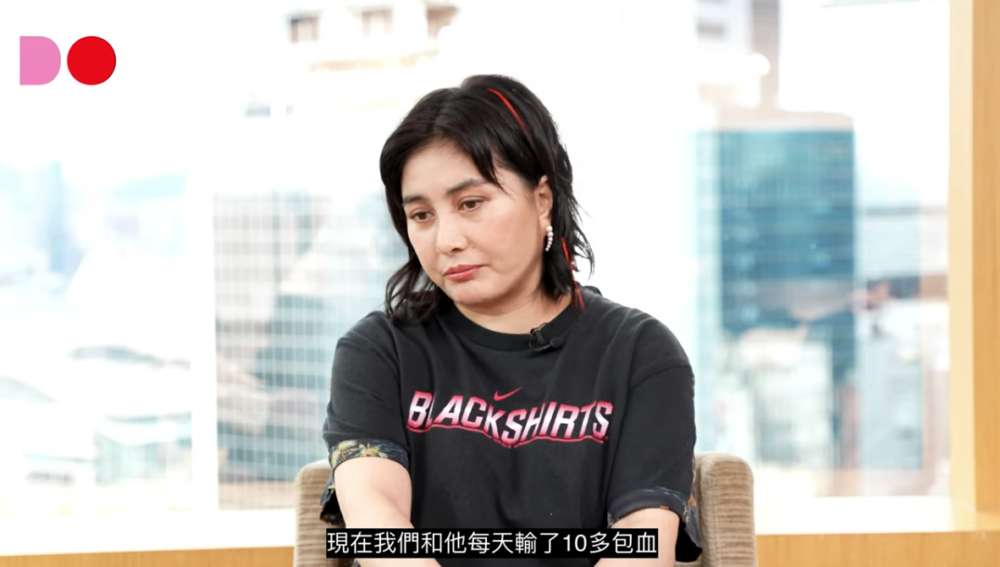 醫生指係喺佢身體多年嘅黑血,係無用嘅,每日要輸十幾包血畀佢