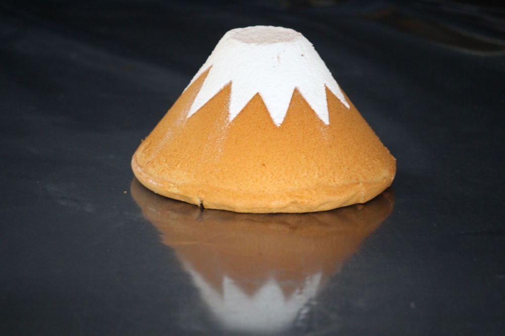富士山造型戚風蛋糕。