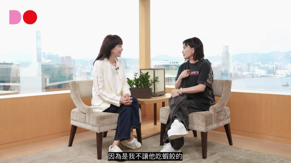 直到2022年10月5日陳子聰飛澳洲探親,佢家人唔知道醫囑,同佢食咗好多蝦餃