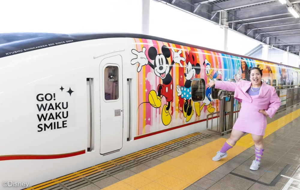 主題列車不論外觀或車廂都可以見到各種迪士尼角色的元素!