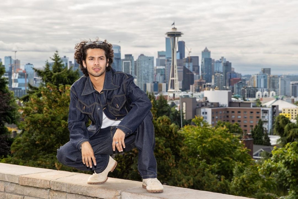 Xolo Mariduena最為人熟悉的作品是Netflix影集《眼鏡蛇道館》。