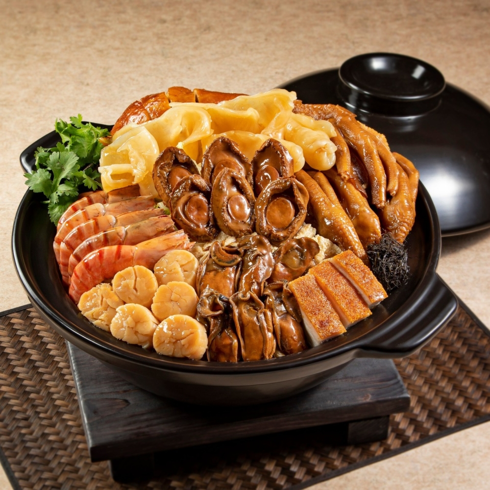 鮑羅萬有喜慶盆菜。