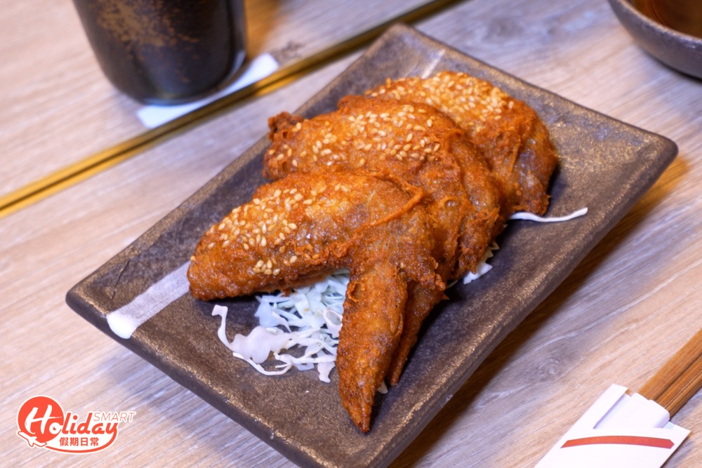 另外烏冬也可選擇追加食材,如外脆內軟的炸豆腐、煙韌的炸年糕及芝士等;還有經典小食如燒地雞手羽及天婦羅拼盤等。