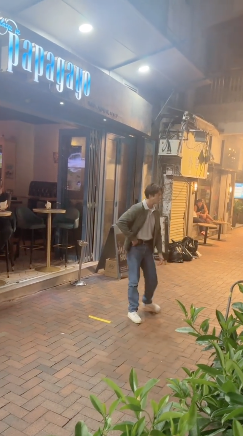 William於新劇中飾演一名來自90年代嘅穿越者，更有一名6歲女兒