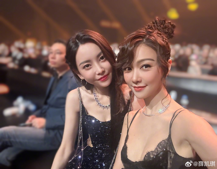 Fiona亦同在場嘅其他藝人合照