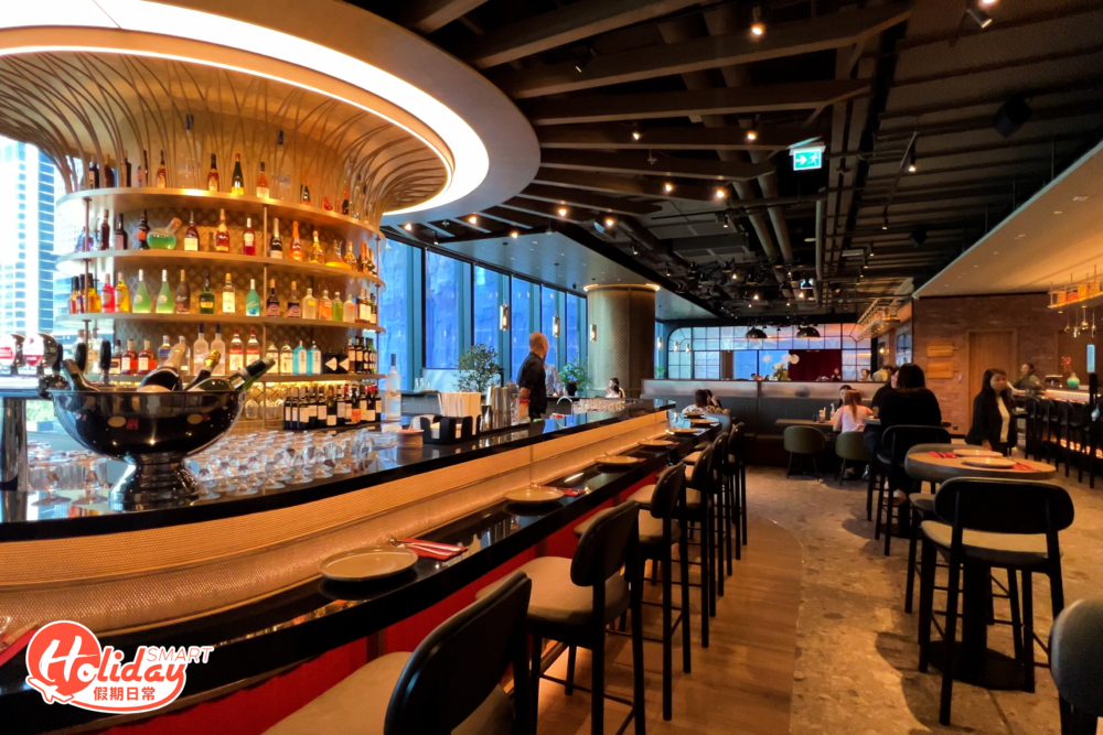 商場內設多達40間餐廳，包括特色烘焙蛋糕店、咖啡室及茶屋、人氣過江龍料理及本地餐廳等