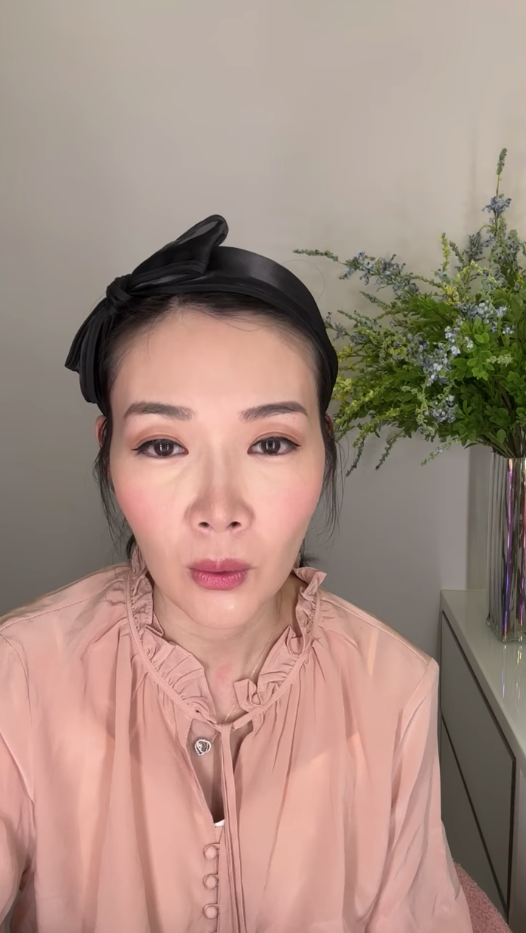 早前直播時有提到自己無出街，屋企附近就有封路。