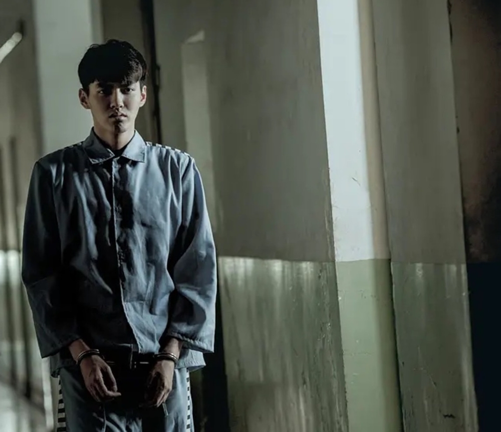 事主表示自己明明係做善事卻被對方當成犯人一般質問，而且唔用敬語，令佢感到不被尊重。