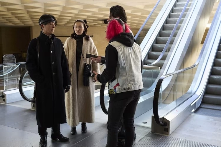 內地網民認為如果趕時應該自己行樓梯而唔係喺電梯阻住其他人。