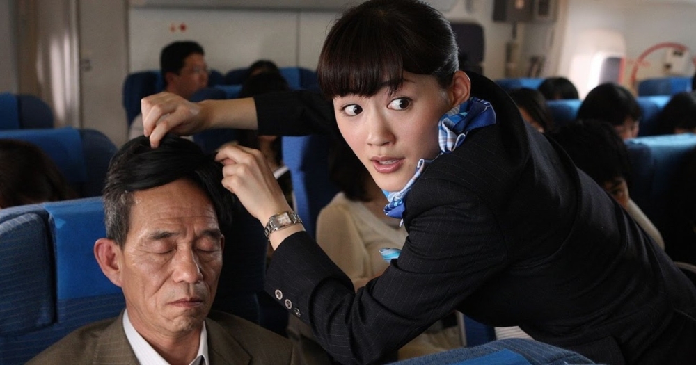 女網友指空姐同佢講:「你可能要自己搵個男士幫你,因為我都好矮,幫唔到你」