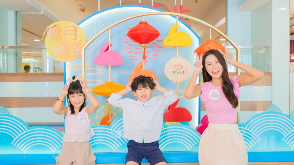 七彩月兔燈籠打卡區！