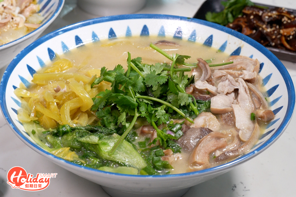 記者推介胡椒豬肚米線，帶有香濃突出的白胡椒味。