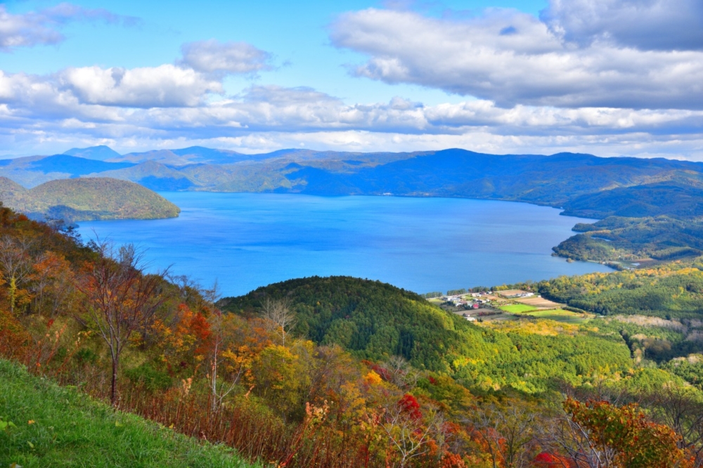 北海道賞楓景點推介：洞爺湖。