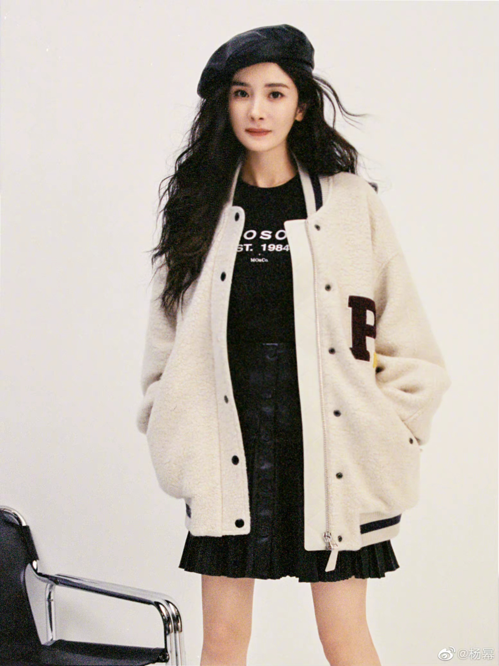 近600人投票嘅楊冪獲第一位，日本網友稱佢有典型中國美女嘅所有特徵，更封佢為「中国の王道美人」