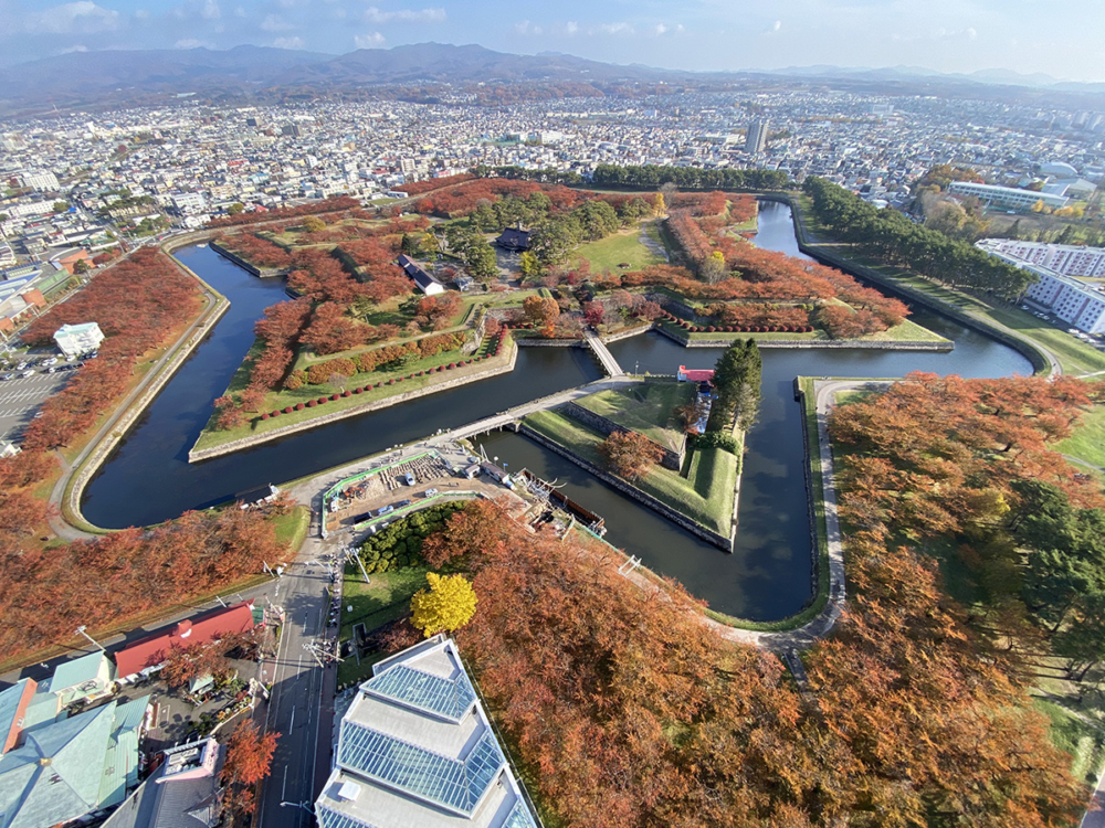 北海道賞楓景點推介：五稜郭公園。