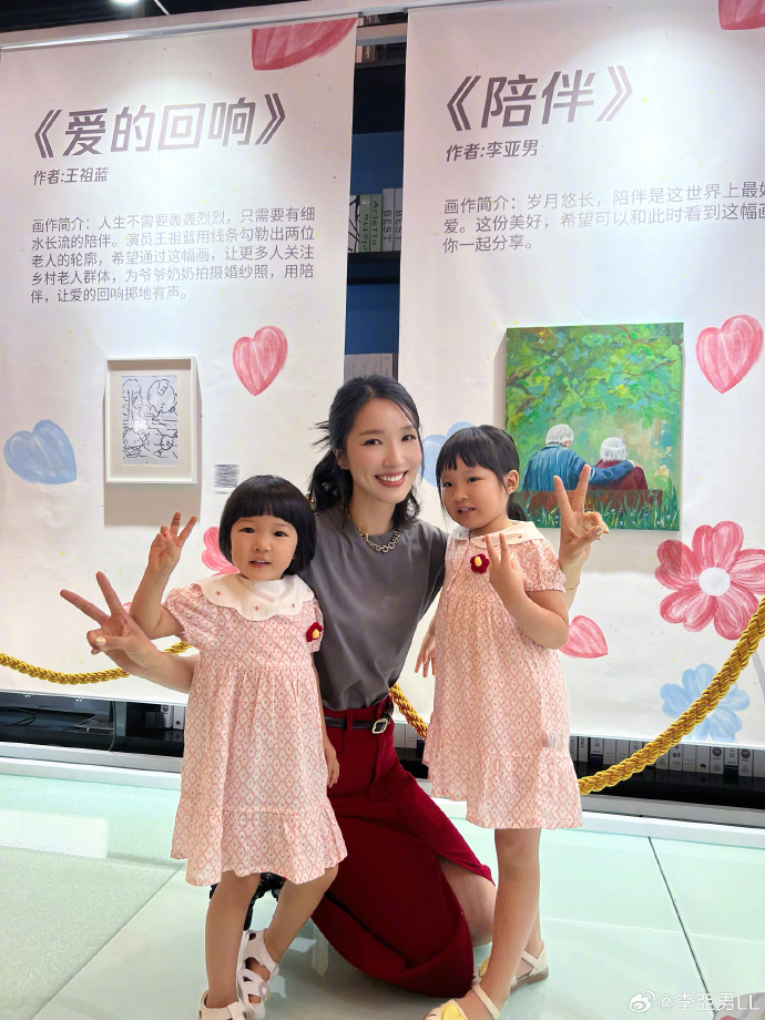 有網民就指大女Gabby同爸爸王祖藍比較似樣，細妹Hayley則更似媽媽李亞男。