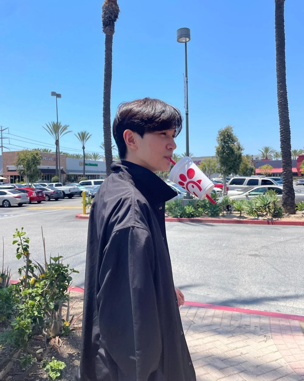 「魔童」張慕童今年17歲，佢喺香港就讀國際學校