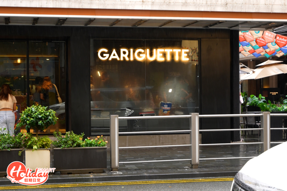 而最近更宣布首間海外分店於香港銅鑼灣開設，新店設有室外半露天座位，也可以於玻璃窗看到整個拿破崙製作過程，神還原表參道總店裝潢！