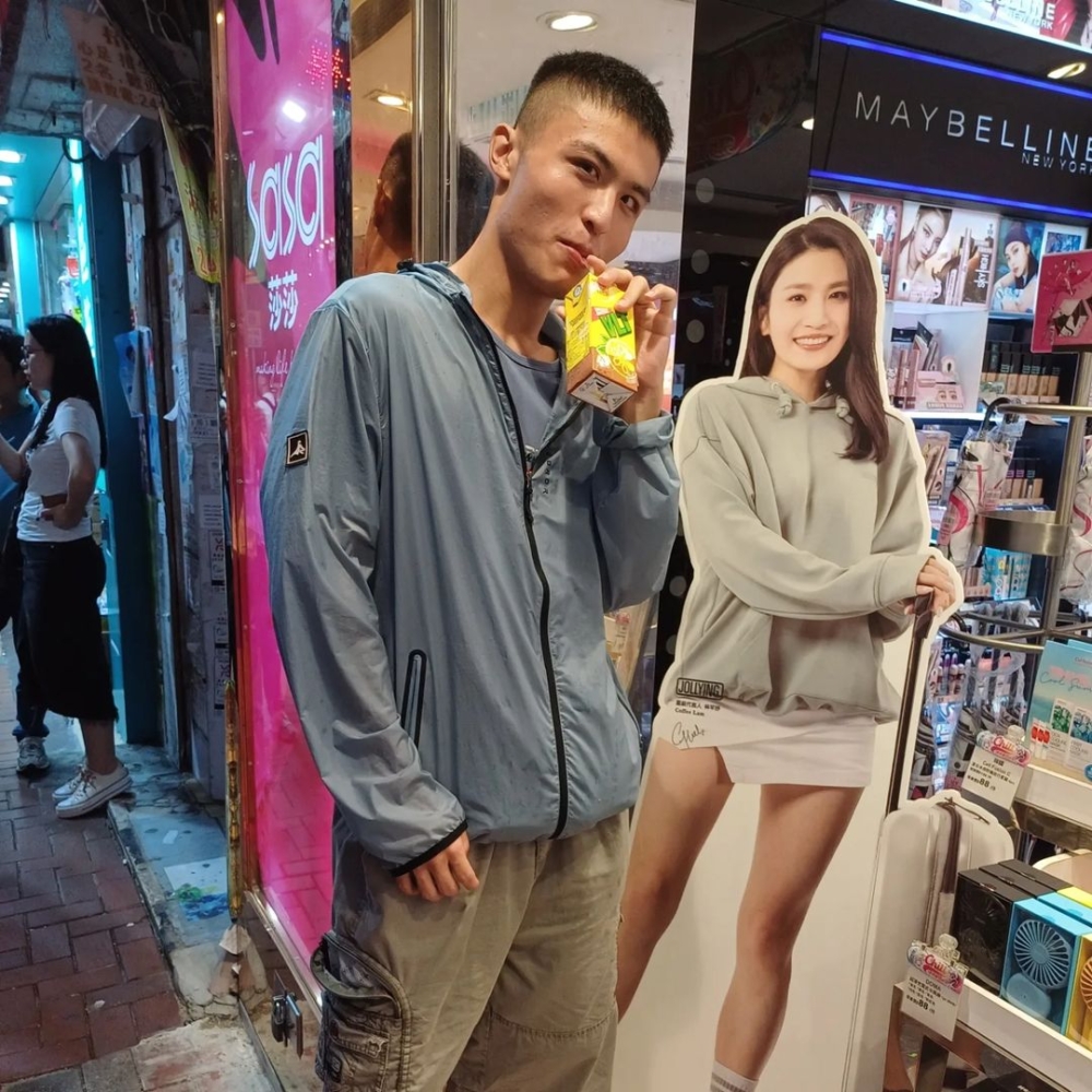 最近劉馬車似乎換咗「關心對象」,佢突然喺IG分享同Coffee林芊妤嘅紙牌合照