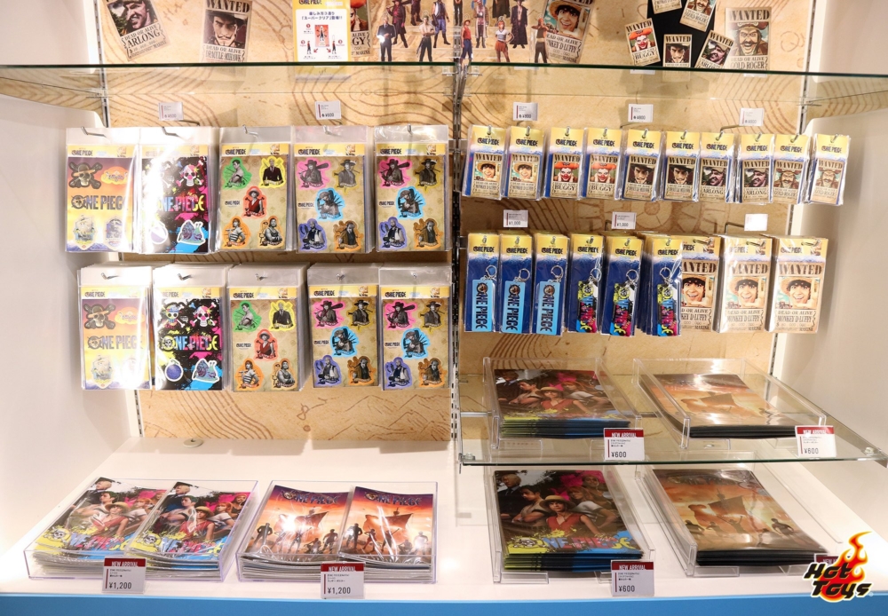 店內發售一系列真人版《海賊王》主題的周邊商品!