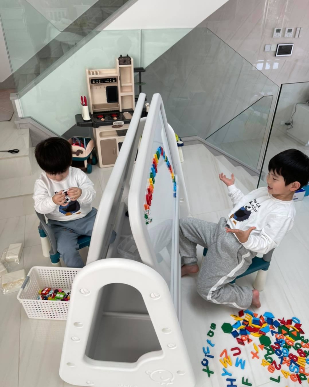 葉翠翠不時分享生活照，可見佢屋企一共有3層，每層都有好多玩具