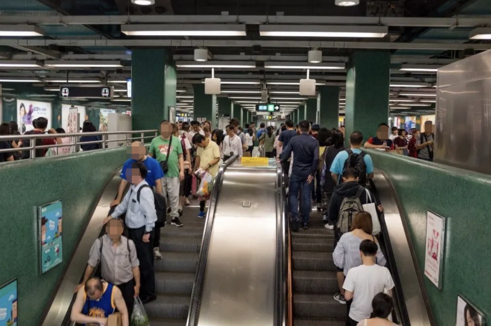 不過有網民則反駁指每個地方都有自己嘅習慣，應該要尊重。