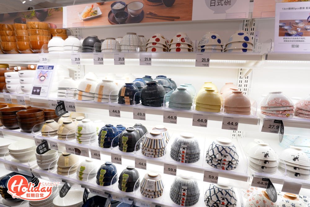 餐具方面必買靚碗碟，無論是日系色彩、木紋或復古款式都應有盡有，必定會選擇到心水！