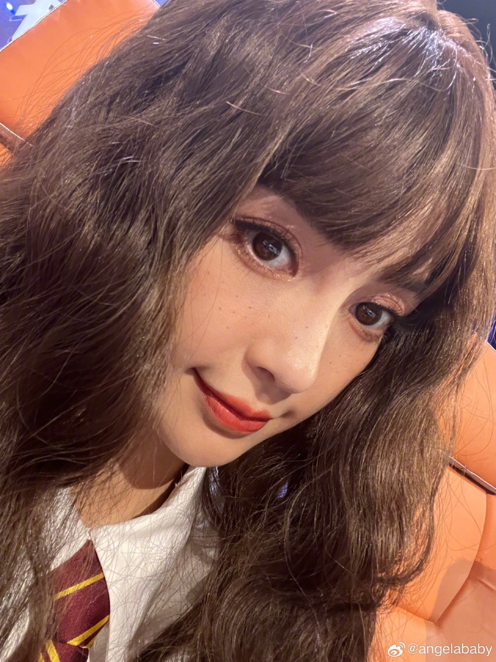 內地網民認為Angelababy 嘅行為等同鼓勵中國遊客都去日本旅遊。