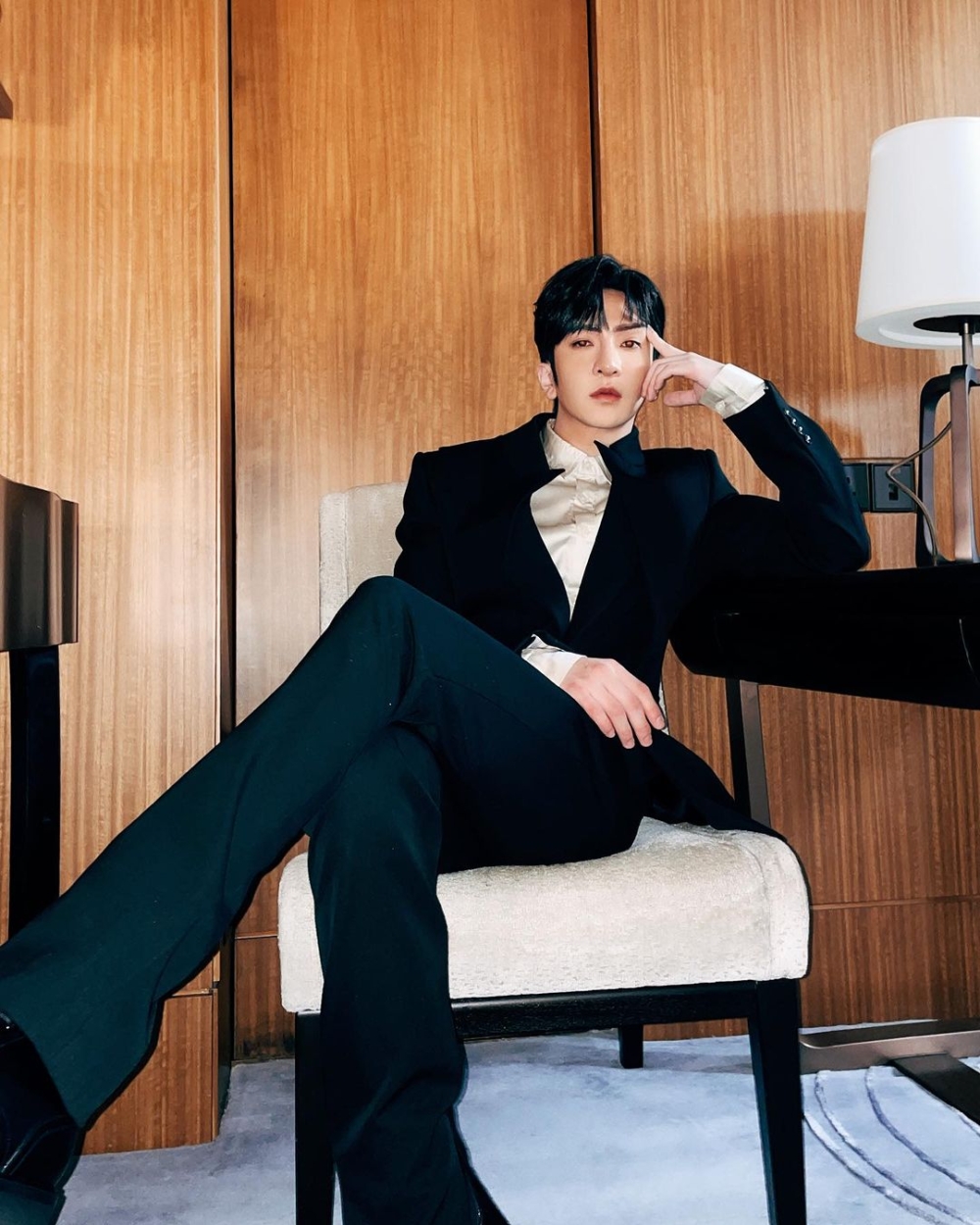 最近Anson Lo喺IG大晒西裝look