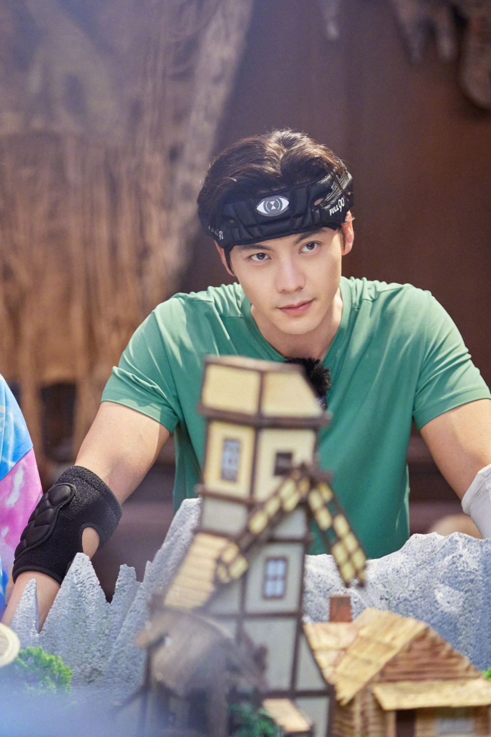 陳偉霆喺內地發展10年，拍攝咗唔少大熱劇集，又不時上綜藝節目