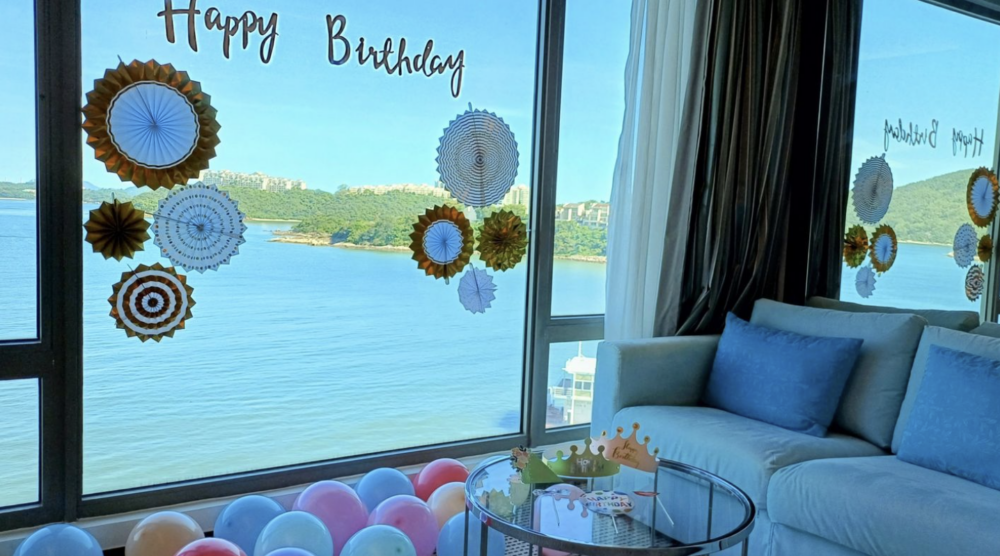 酒店推出生日慶祝住宿優惠,只需$1,488起(須另收加一服務費)可入住山景客房一晚,享用雙人早餐、生日慶祝佈置套餐,以及奉送雜果香草忌廉生日蛋糕(半磅)、法國氣泡酒一支及生日小禮物一份。