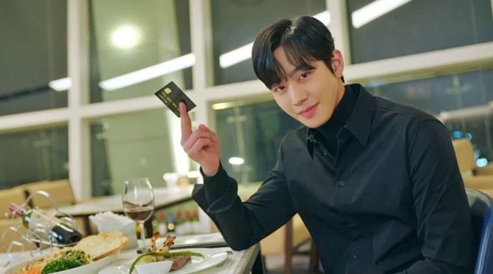 事主又指佢執到嘅銀包入面有好多銀行卡，額度最少都有30萬