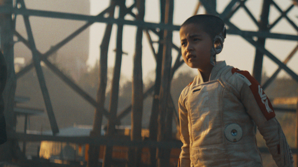 Madeleine Yuna Voyles飾Alfie。