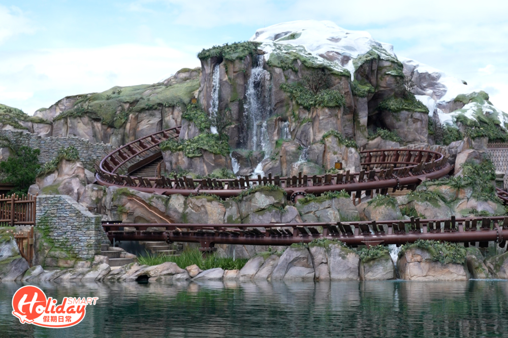 萬眾期待的過山車，大家可以坐上雪橇登上山頂，好玩又刺激！而且還可看到阿德爾森林特色瀑布及山上的融雪等。